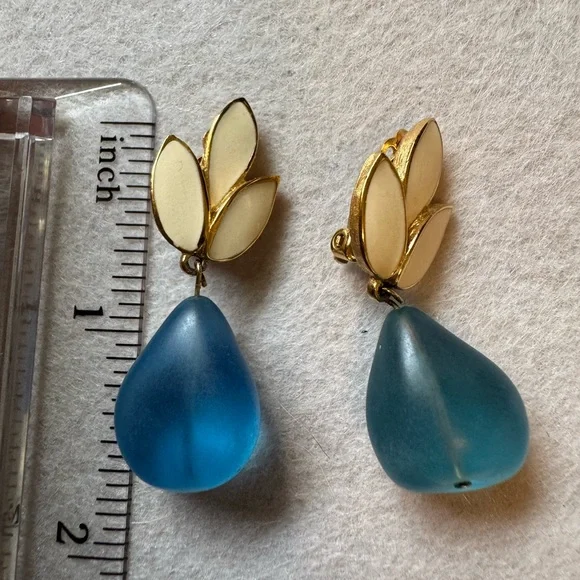 Vintage Givenchy clip ons earrings  preowned very rare - Picture 12 of 13